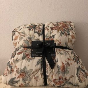 Tahari tropical floral bedding